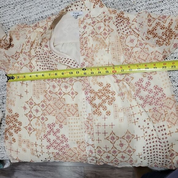 Fate Button Up blouse tan/cream Long Sleeve Sz Small - Picture 9 of 11